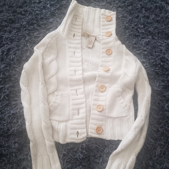 Sweaters - Picture 2 of 5